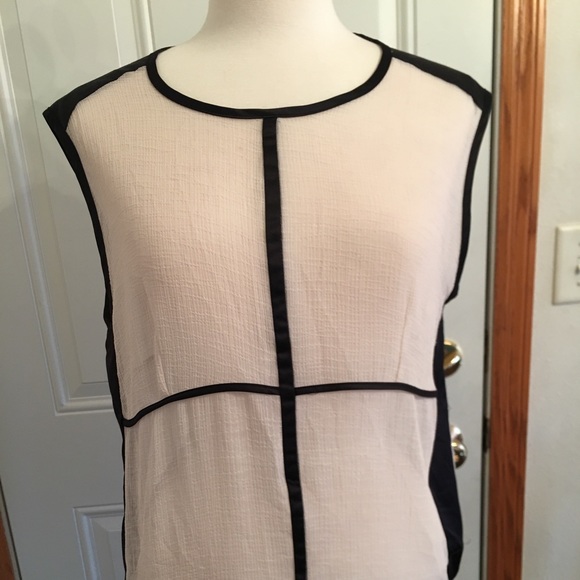 Narsico Rodriguez cream and black top (L) - Picture 3 of 7